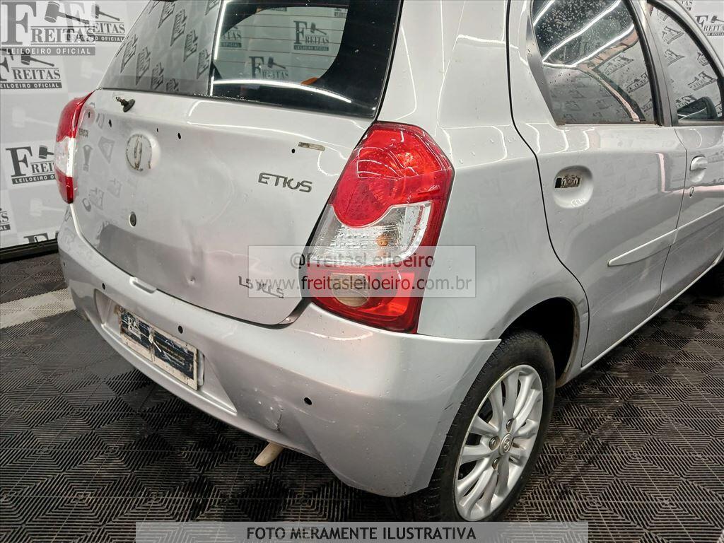 Foto 16 de 22: TOYOTA/ETIOS HB XLS, 14/14, PLACA: F__-___5, GASOL/ALC, PRATA