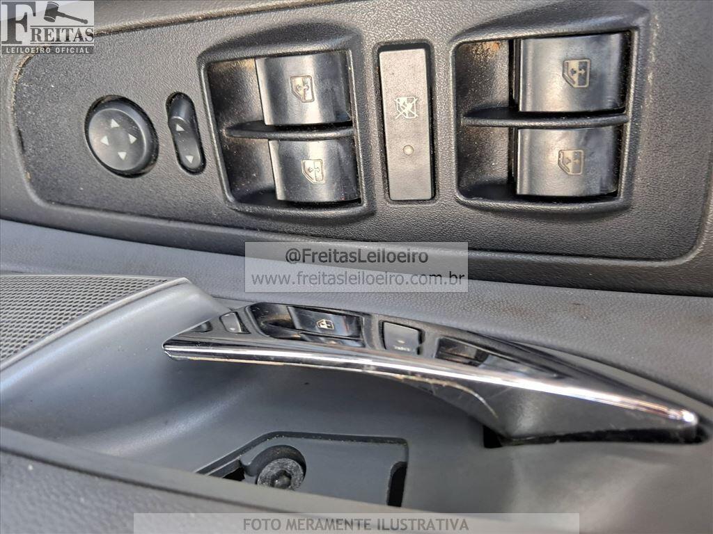 Foto 14 de 20: FIAT/LINEA ABSOL. 1.8 DL, 11/11, PLACA: E__-___3, GASOL/ALC, CINZA