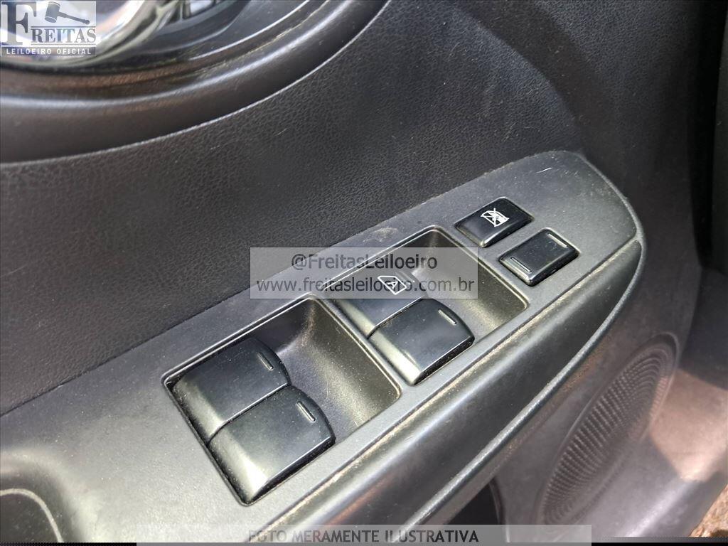 Foto 12 de 21: I/NISSAN VERSA 16SL FLEX, 13/14, PLACA: O__-___7, GASOL/ALC, VERMELHA