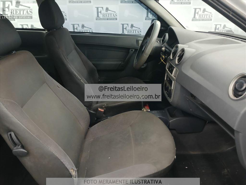 Foto 6 de 19: VW/GOL 1.0 GIV, 08/09, PLACA: E__-___8, GASOL/ALC, PRATA