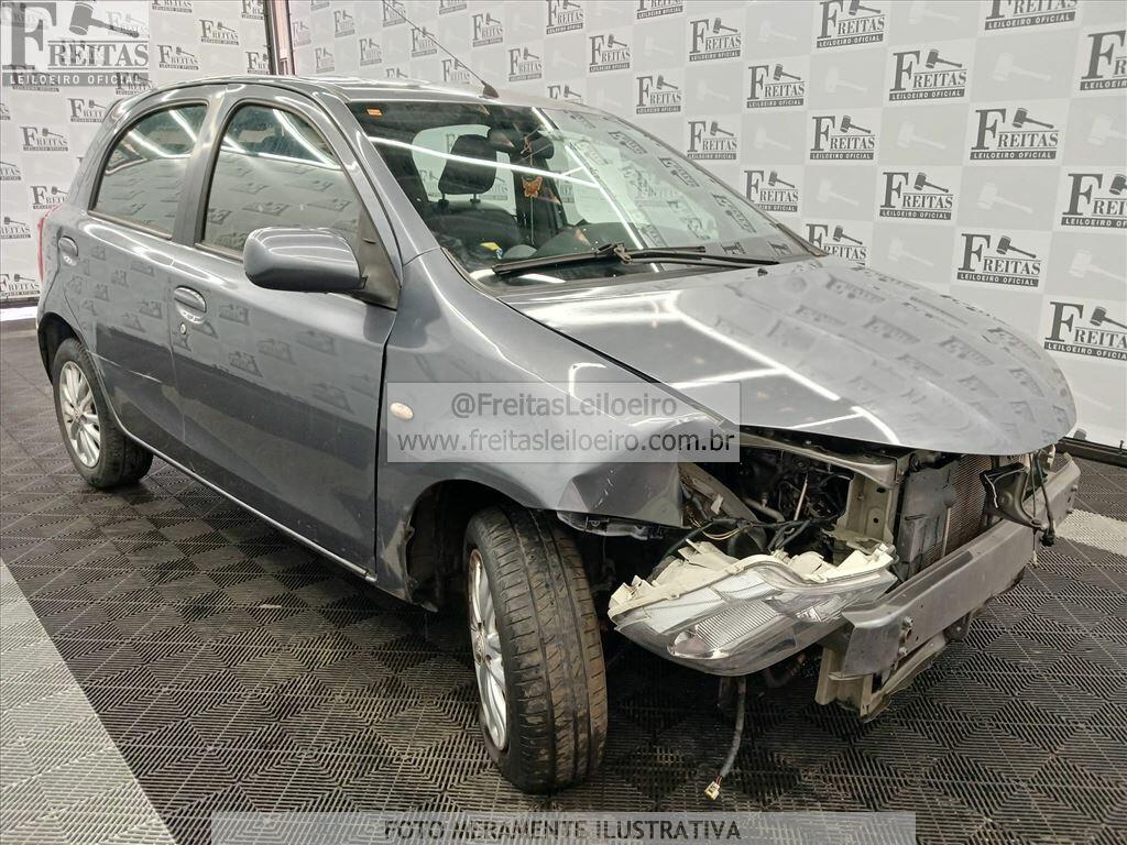 Foto 2: TOYOTA/ETIOS HB XLS, 13/13, PLACA: F__-___6, GASOL/ALC, CINZA
