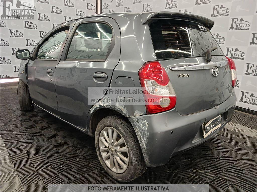 Foto 3: TOYOTA/ETIOS HB XLS, 13/13, PLACA: F__-___6, GASOL/ALC, CINZA
