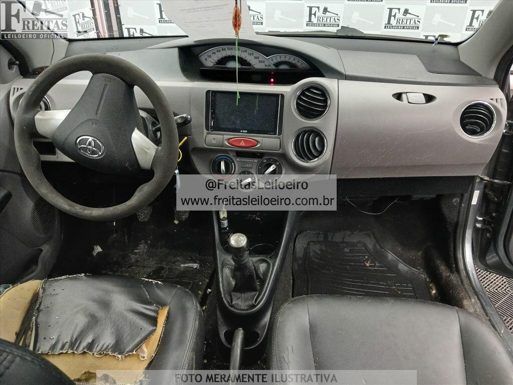 Foto 5: TOYOTA/ETIOS HB XLS, 13/13, PLACA: F__-___6, GASOL/ALC, CINZA