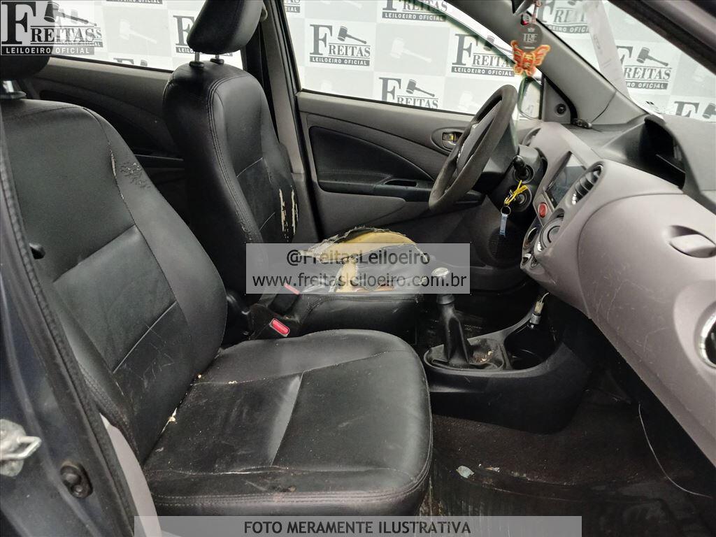Foto 6 de 21: TOYOTA/ETIOS HB XLS, 13/13, PLACA: F__-___6, GASOL/ALC, CINZA