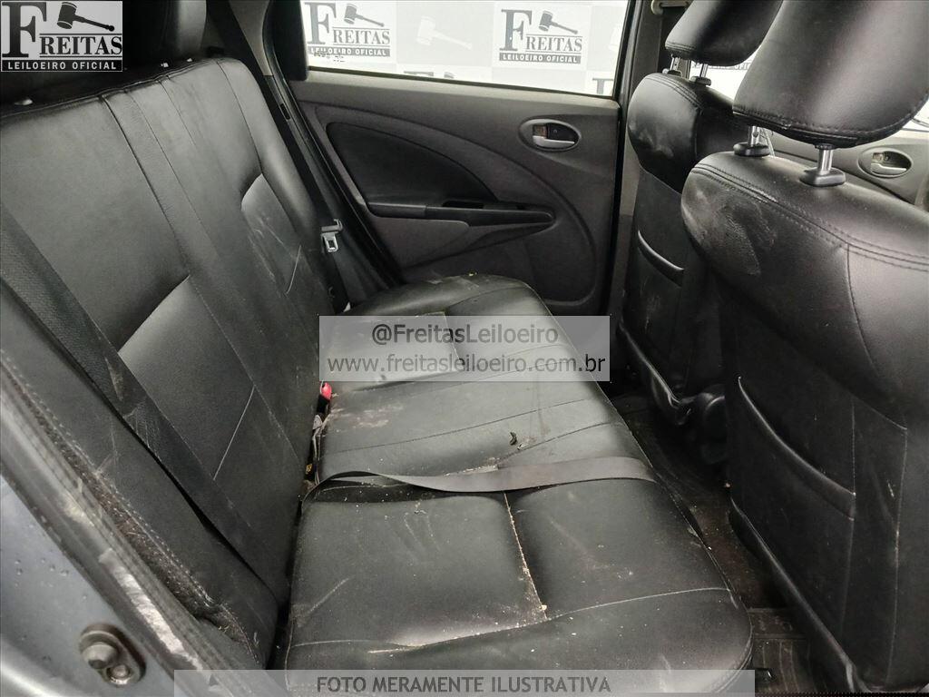 Foto 7 de 21: TOYOTA/ETIOS HB XLS, 13/13, PLACA: F__-___6, GASOL/ALC, CINZA