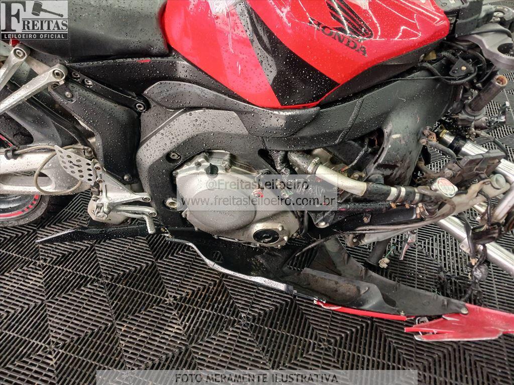 Foto 6 de 10: I/HONDA CBR 1000 RR, 04/04, PLACA: D__-___7, GASOLINA, VERMELHA