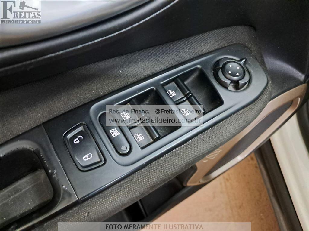 Foto 12 de 21: JEEP/RENEGADE LNGTD AT, 15/16, PLACA: G__-___0, GASOL/ALC, BRANCA