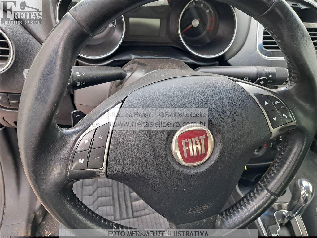 Foto 9 de 25: FIAT/LINEA ESSENCE 1.8, 14/15, PLACA: O__-___5, GASOL/ALC, PRATA