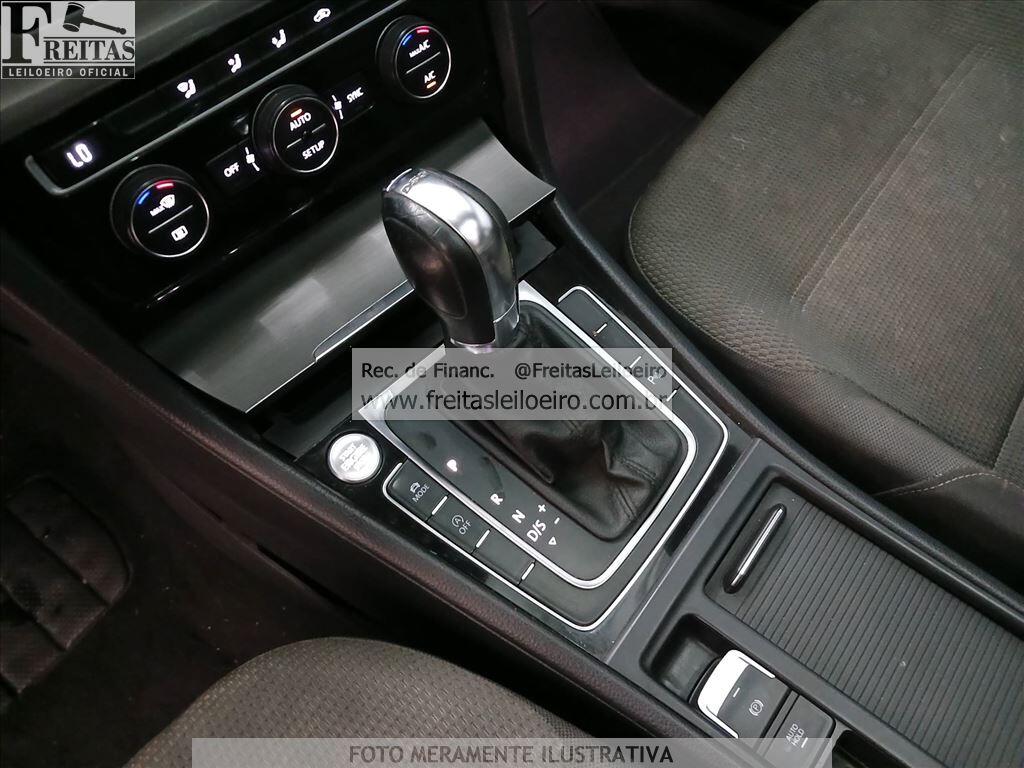 Foto 8 de 22: I/VW GOLF HIGHLINE AA, 14/14, PLACA: M__-___5, GASOLINA, BRANCA
