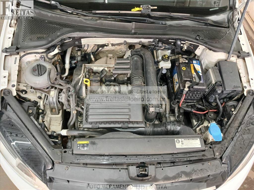 Foto 11 de 22: I/VW GOLF HIGHLINE AA, 14/14, PLACA: M__-___5, GASOLINA, BRANCA