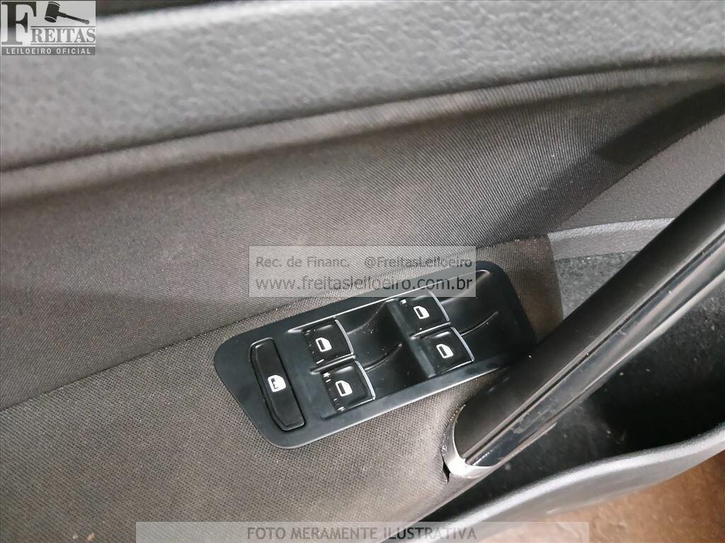 Foto 13 de 22: I/VW GOLF HIGHLINE AA, 14/14, PLACA: M__-___5, GASOLINA, BRANCA
