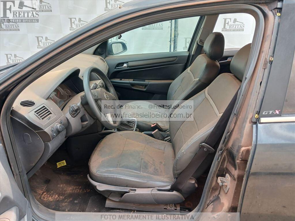 Foto 6 de 19: GM/VECTRA HATCH 4P GT-X, 09/10, PLACA: H__-___0, GASOL/ALC, PRETA