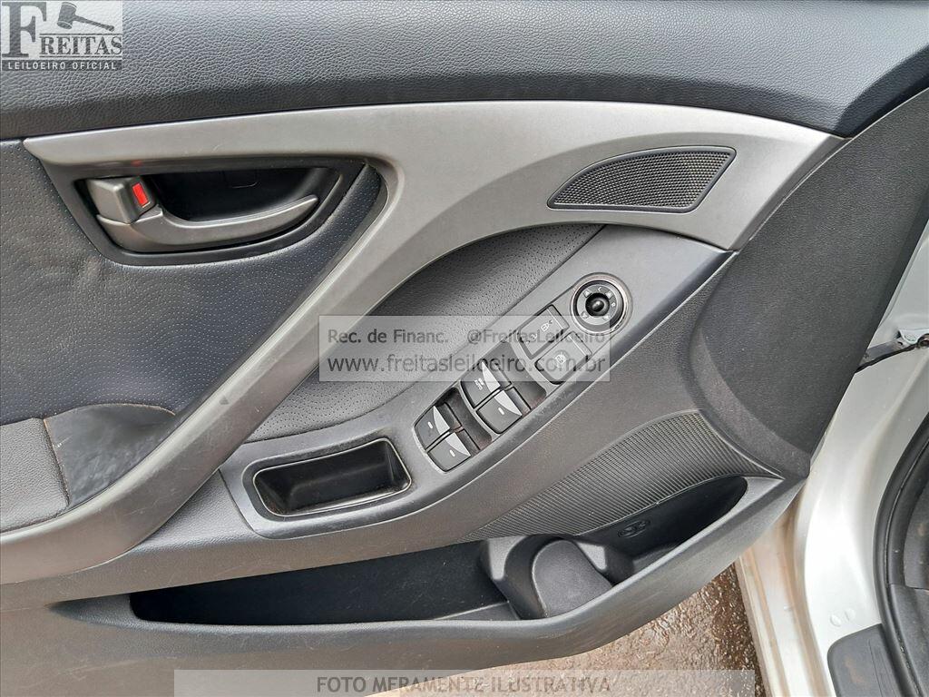 Foto 11 de 20: I/HYUNDAI ELANTRA, 12/13, PLACA: E__-___2, GASOL/ALC, PRATA