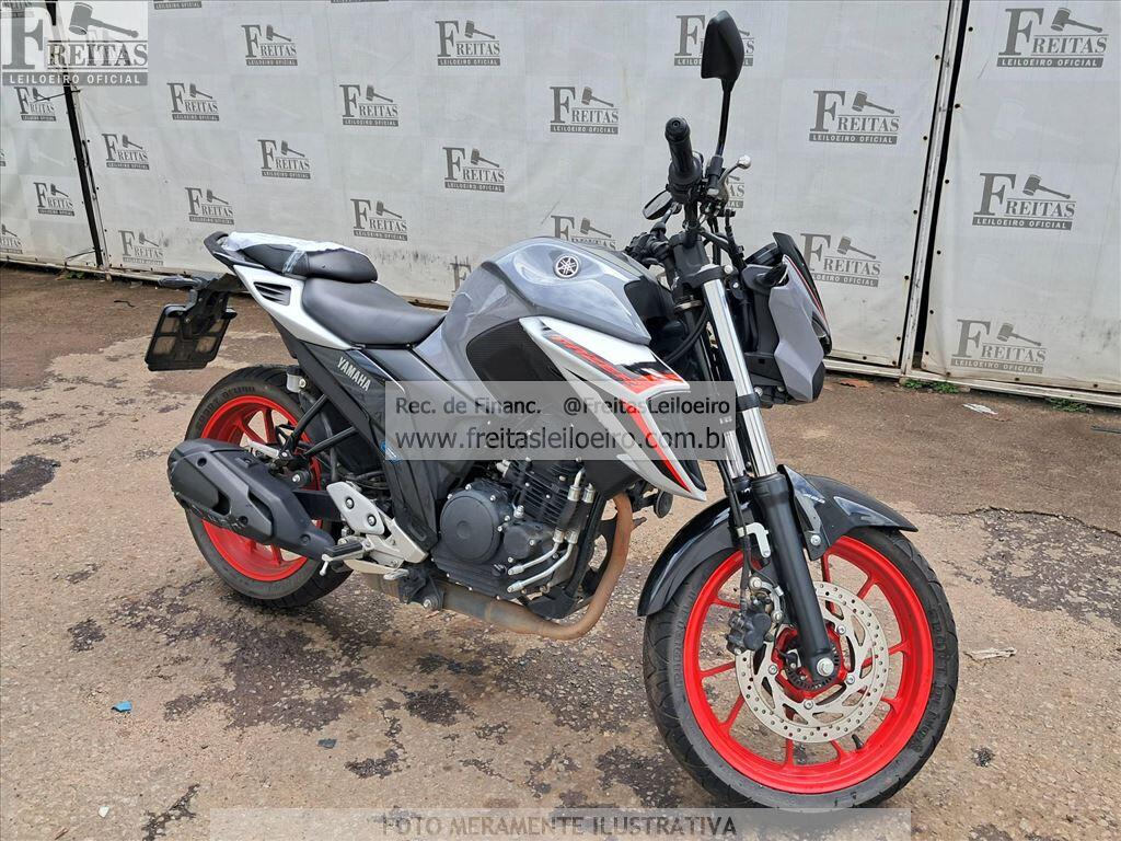 Foto 2: YAMAHA/FZ25 FAZER, 26/26, PLACA: U__-___7, GASOLINA, CINZA