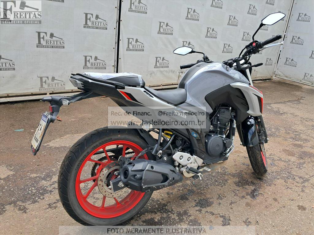 Foto 4: YAMAHA/FZ25 FAZER, 26/26, PLACA: U__-___7, GASOLINA, CINZA