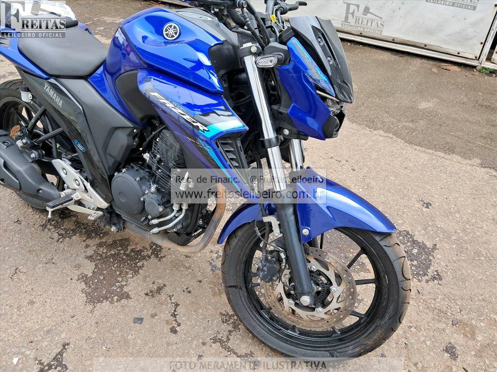 Foto 10 de 14: YAMAHA/FZ25 FAZER, 25/25, PLACA: U__-___0, GASOLINA, AZUL