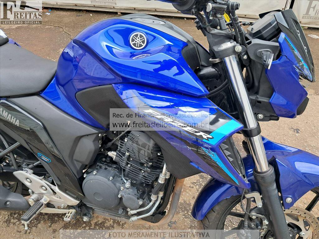 Foto 11 de 14: YAMAHA/FZ25 FAZER, 25/25, PLACA: U__-___0, GASOLINA, AZUL