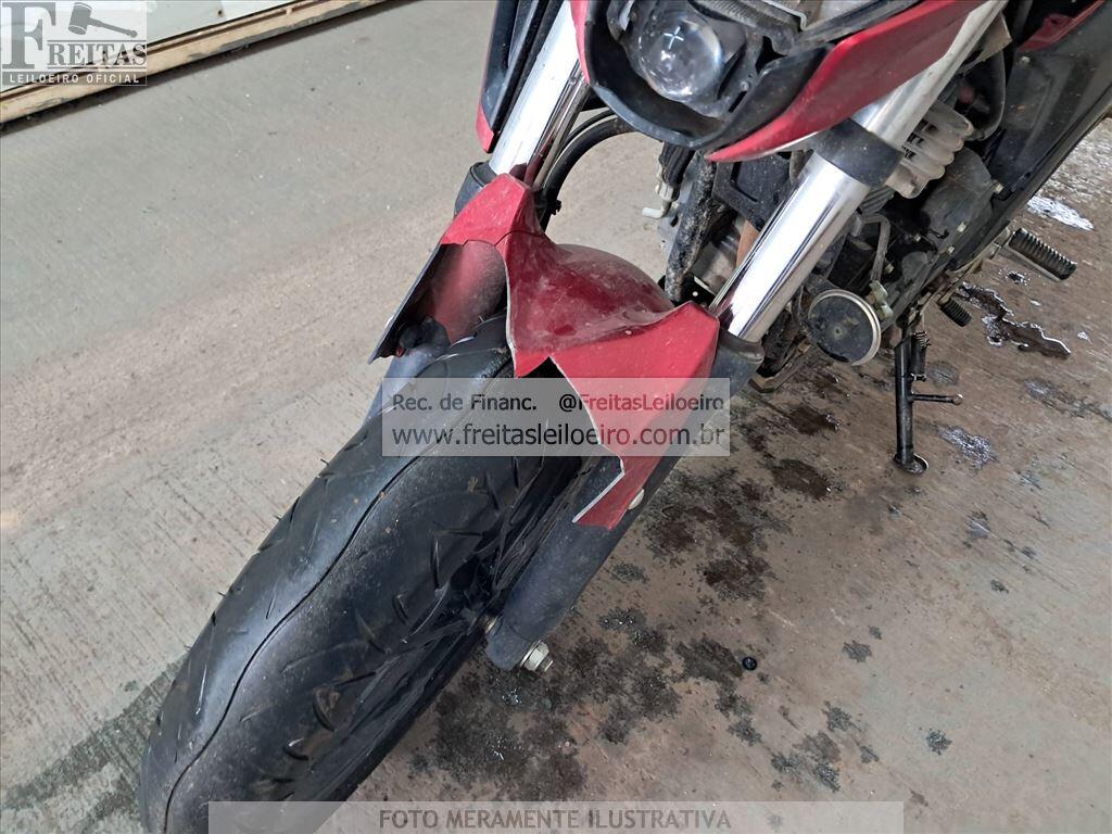Foto 6 de 14: YAMAHA/FZ25 FAZER, 24/25, PLACA: T__-___0, GASOLINA, VERMELHA