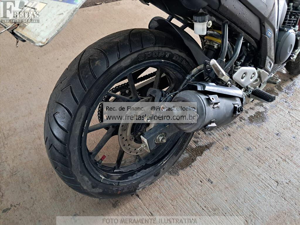 Foto 11 de 14: YAMAHA/FZ25 FAZER, 24/25, PLACA: T__-___0, GASOLINA, VERMELHA