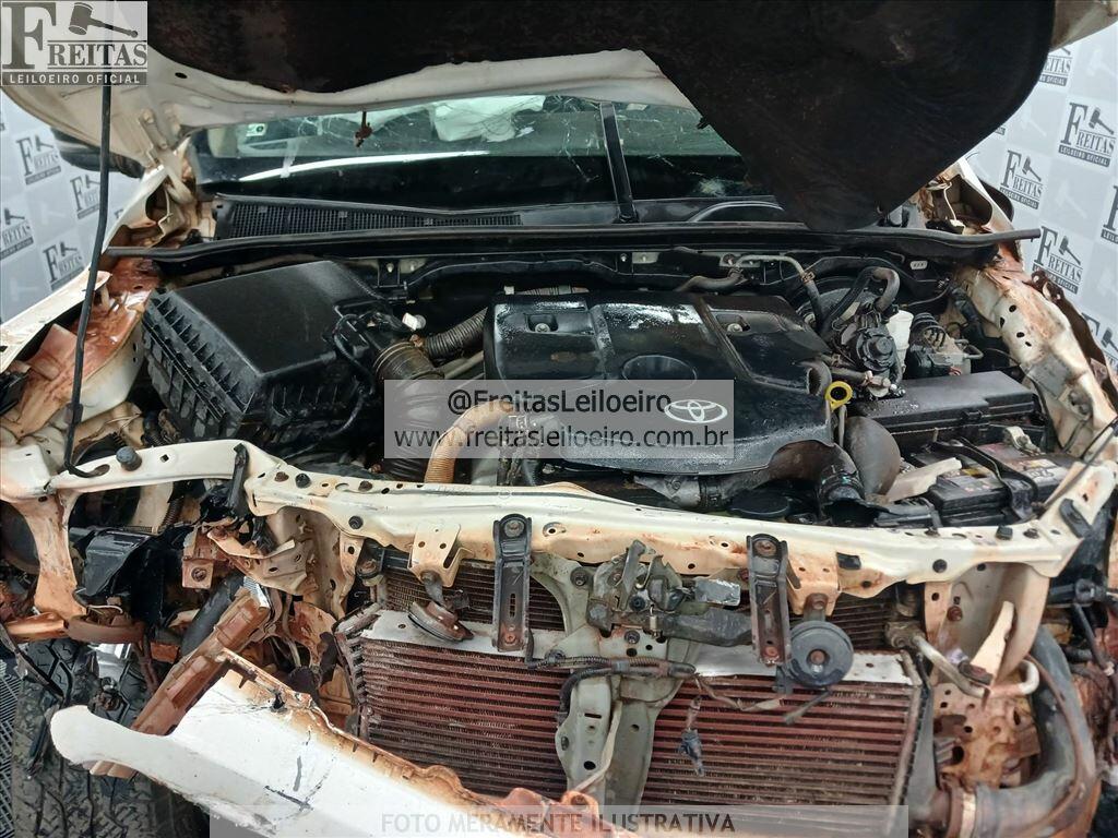 Foto 9 de 20: I/TOYOTA HILUX CDLOWM4FD, 19/20, PLACA: Q__-___1, DIESEL, BRANCA