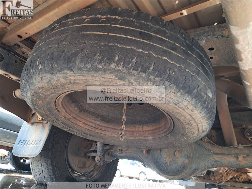 Foto 10 de 20: I/TOYOTA HILUX CDLOWM4FD, 19/20, PLACA: Q__-___1, DIESEL, BRANCA