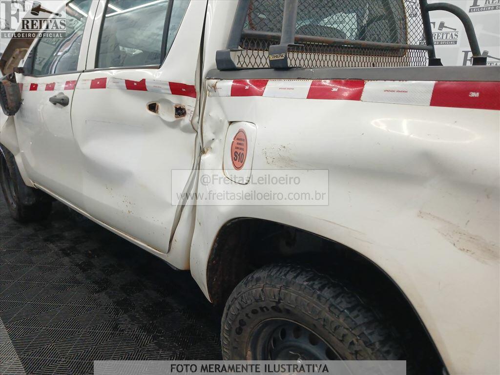 Foto 15 de 20: I/TOYOTA HILUX CDLOWM4FD, 19/20, PLACA: Q__-___1, DIESEL, BRANCA