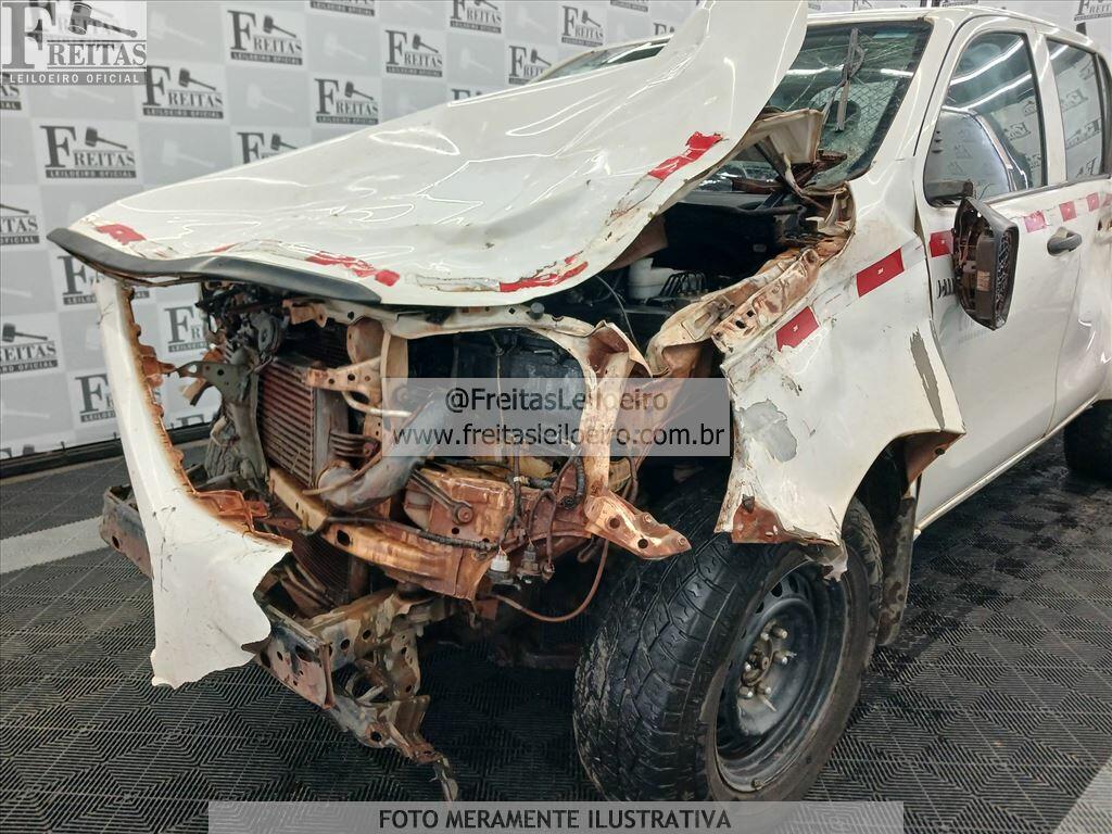 Foto 16 de 20: I/TOYOTA HILUX CDLOWM4FD, 19/20, PLACA: Q__-___1, DIESEL, BRANCA