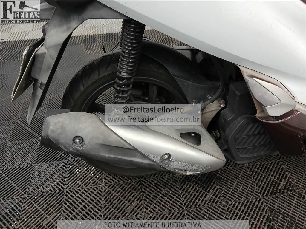 Foto 6 de 13: HONDA/PCX 150 DLX ABS, 20/20, PLACA: F__-___9, GASOLINA, BRANCA