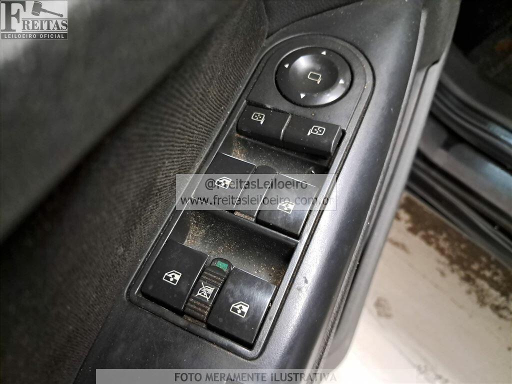 Foto 14 de 28: GM/VECTRA HATCH 4P GT, 08/09, PLACA: E__-___4, GASOL/ALC, PRETA
