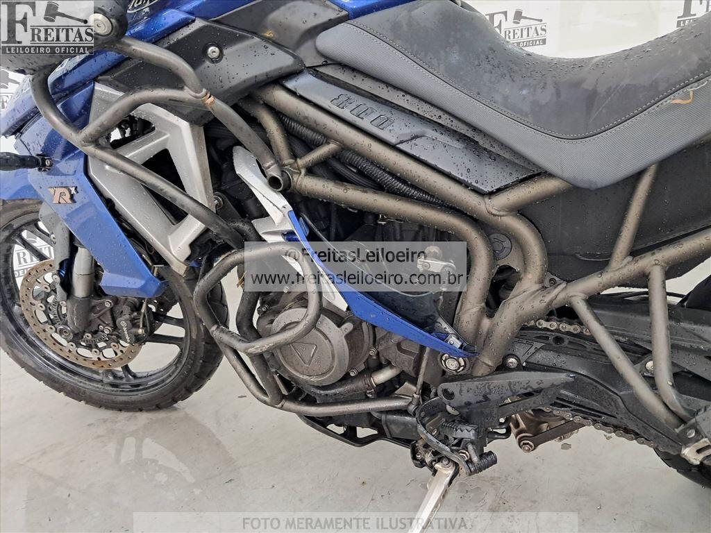 Foto 10 de 16: TRIUMPH/TIGER 800 XRXLRH, 19/20, PLACA: B__-___4, GASOLINA, AZUL