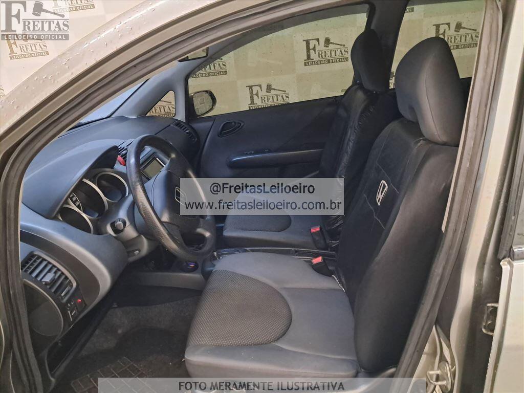 Foto 6 de 22: HONDA/FIT LX, 06/07, PLACA: L__-___6, GASOLINA, CINZA