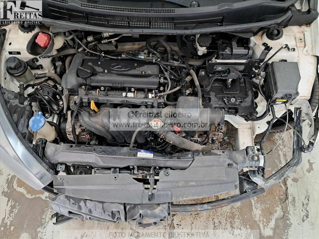 Foto 9 de 25: HYUNDAI/HB20S 1.6A COMF, 15/15, PLACA: Q__-___4, GASOL/ALC, BRANCA