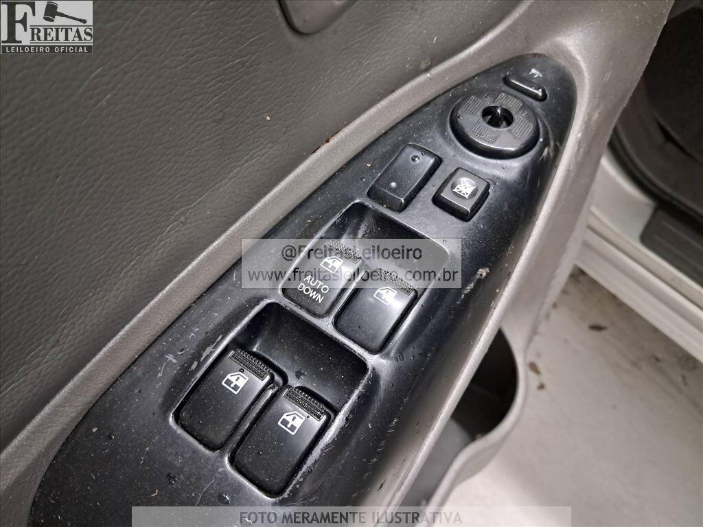 Foto 13 de 27: HYUNDAI/TUCSON GLSB, 11/12, PLACA: E__-___3, SUCATA S/ DIREITO A DOCUMENTO, GASO...