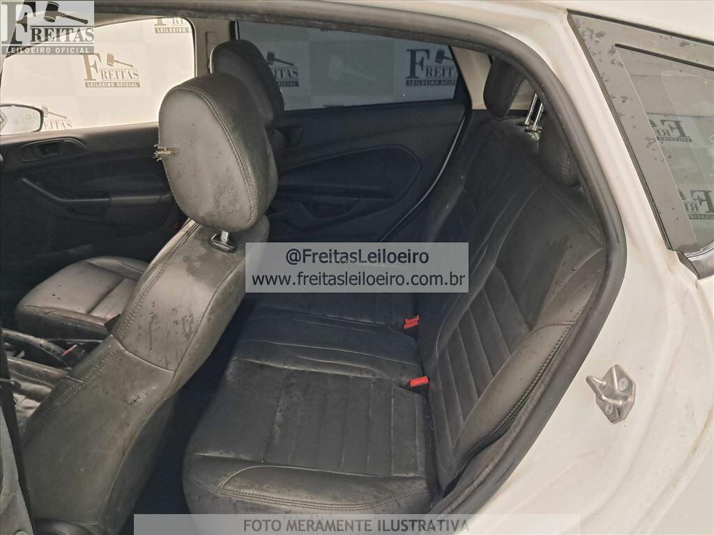 Foto 7 de 24: FORD/FIESTA HA 1.5L S, 13/14, PLACA: F__-___8, GASOL/ALC, BRANCA