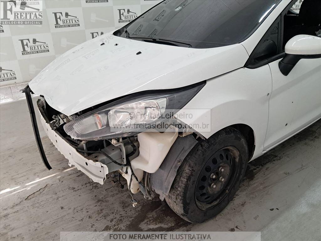 Foto 16 de 24: FORD/FIESTA HA 1.5L S, 13/14, PLACA: F__-___8, GASOL/ALC, BRANCA