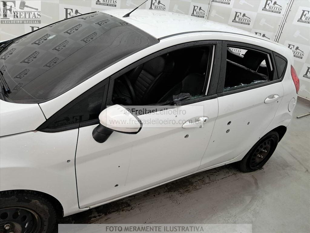 Foto 18 de 24: FORD/FIESTA HA 1.5L S, 13/14, PLACA: F__-___8, GASOL/ALC, BRANCA