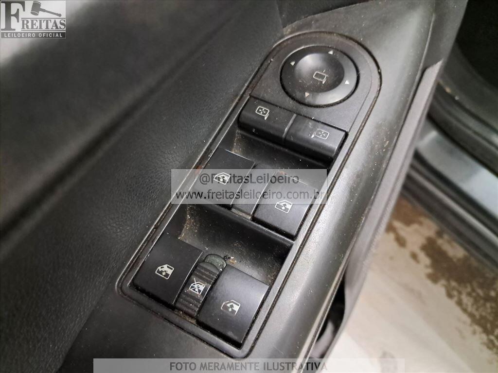 Foto 11 de 25: GM/VECTRA SD EXPRESSION, 11/11, PLACA: L__-___8, GASOL/ALC/GN, PRETA