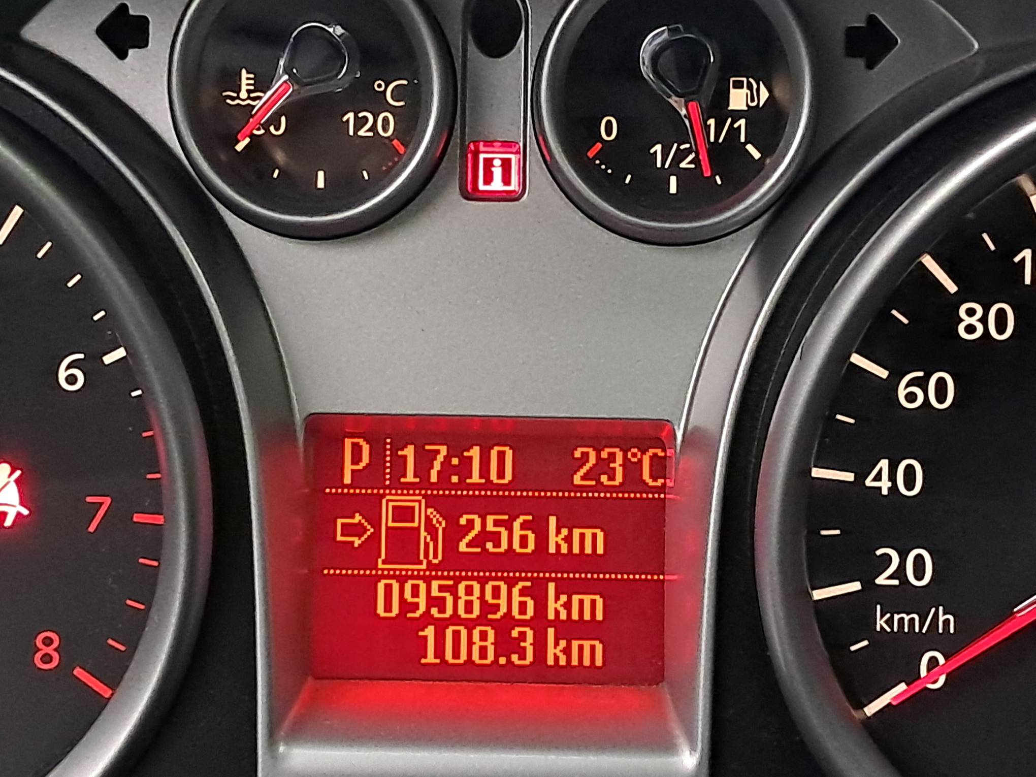 Foto 22 de 22: I/FORD FOCUS 2L HC FLEX, 11/12, PLACA: F__-___1, GASOL/ALC, CINZA