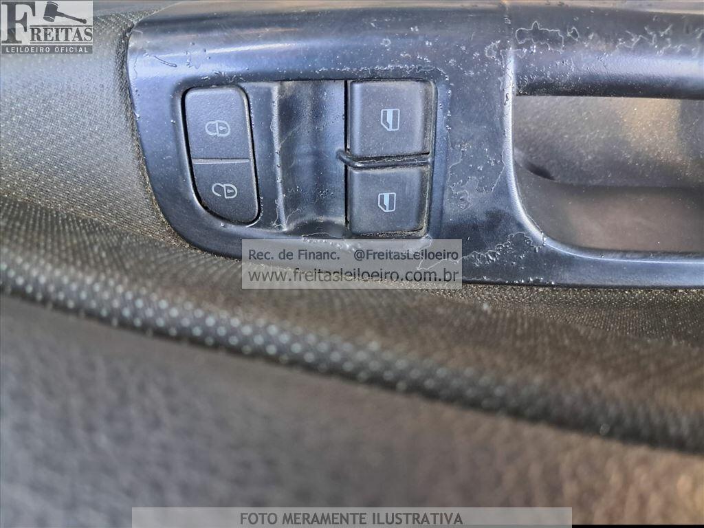 Foto 11 de 21: VW/NOVO GOL TL MCV, 17/18, PLACA: L__-___0, GASOL/ALC/GN, PRETA