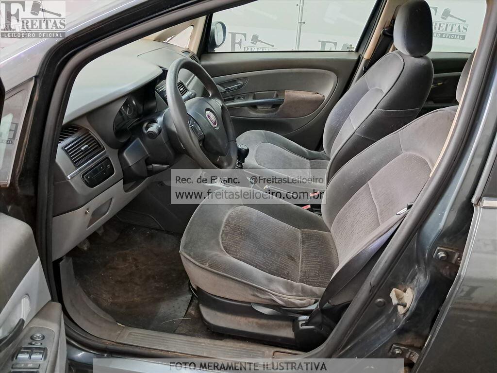 Foto 6 de 22: FIAT/LINEA HLX 1.9, 10/10, PLACA: H__-___8, GASOL/ALC, CINZA