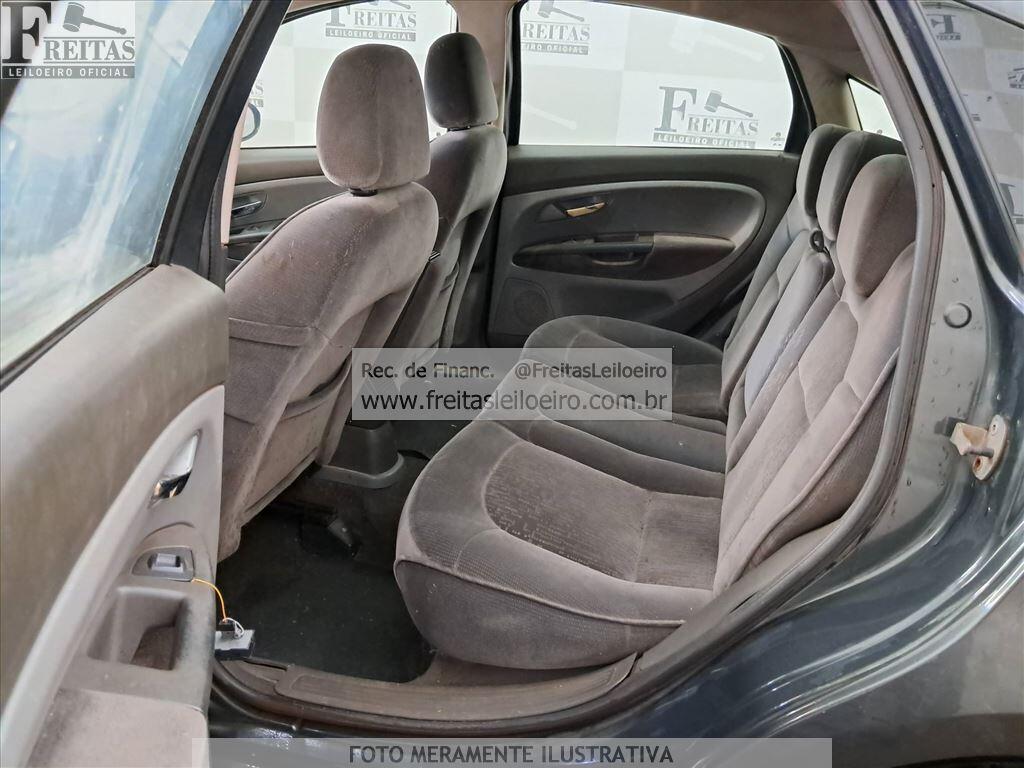 Foto 7 de 22: FIAT/LINEA HLX 1.9, 10/10, PLACA: H__-___8, GASOL/ALC, CINZA