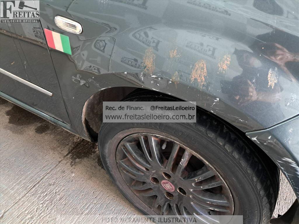 Foto 16 de 22: FIAT/LINEA HLX 1.9, 10/10, PLACA: H__-___8, GASOL/ALC, CINZA