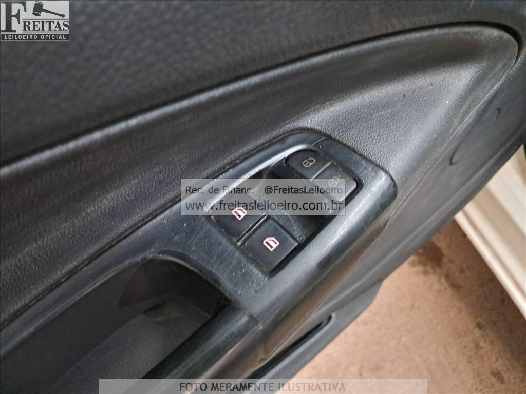 Foto 11 de 25: VW/GOL 1.0, 11/12, PLACA: L__-___8, GASOL/ALC, BRANCA