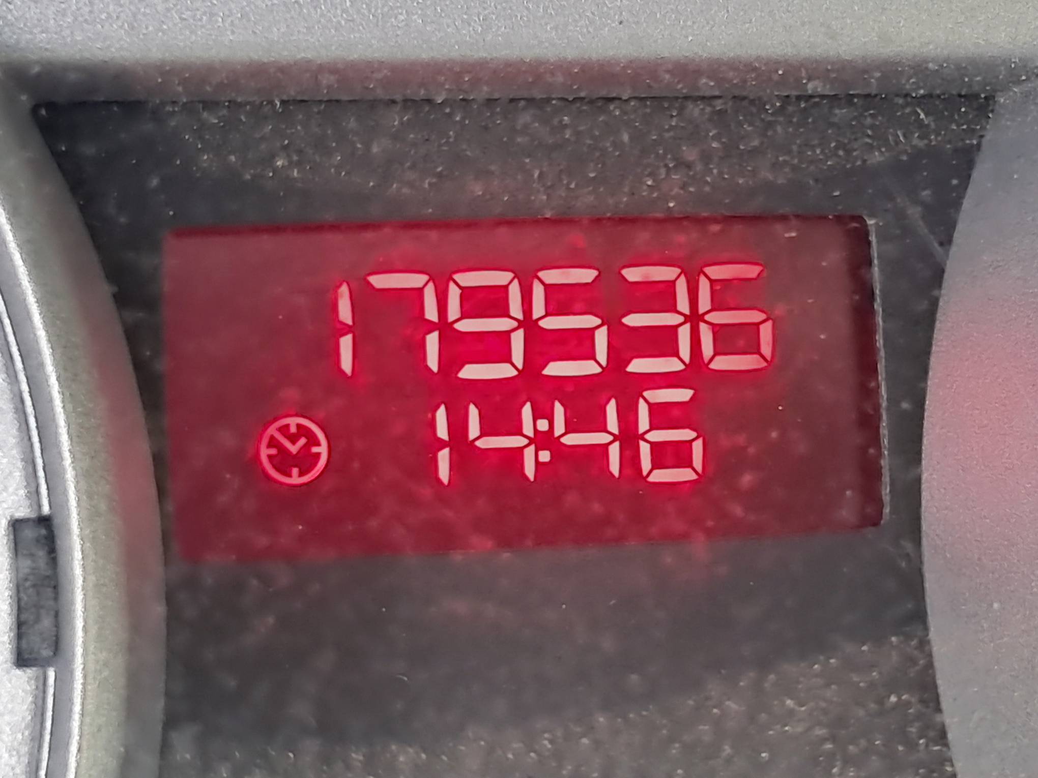 Foto 25 de 25: VW/GOL 1.0, 11/12, PLACA: L__-___8, GASOL/ALC, BRANCA