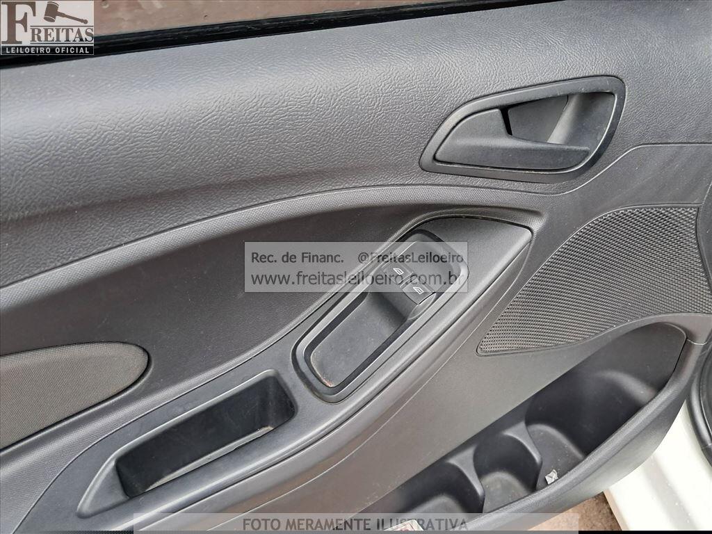 Foto 10 de 19: FORD/KA SE 1.0 SD, 15/15, PLACA: P__-___3, GASOL/ALC, BRANCA