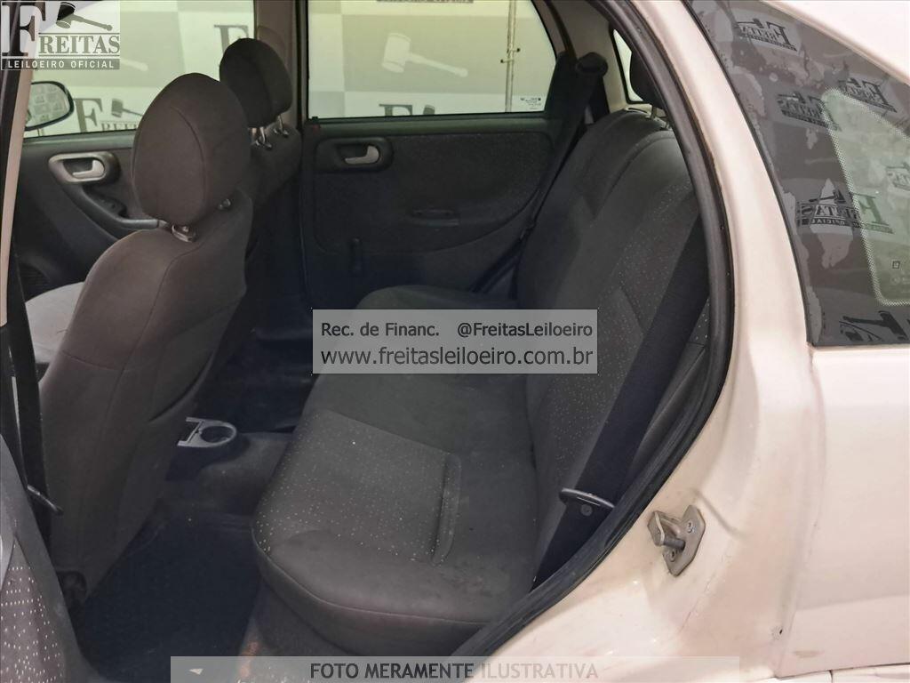 Foto 7 de 27: GM/CORSA SEDAN PREMIUM, 10/11, PLACA: C__-___4, GASOL/ALC, BRANCA