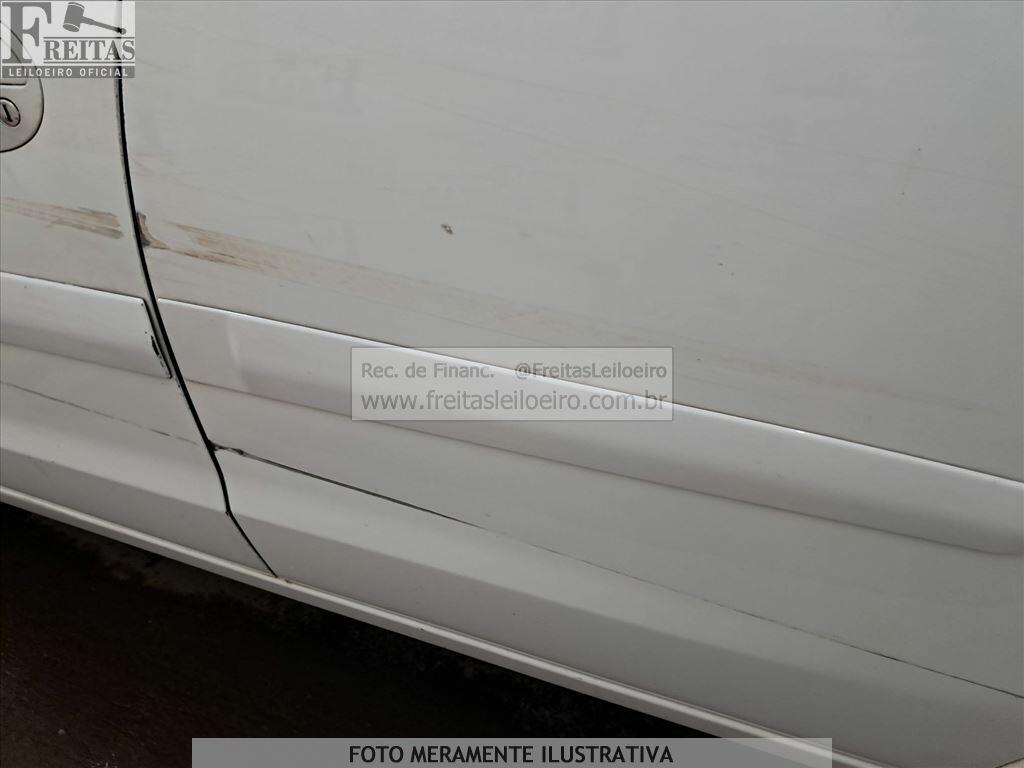 Foto 10 de 27: GM/CORSA SEDAN PREMIUM, 10/11, PLACA: C__-___4, GASOL/ALC, BRANCA