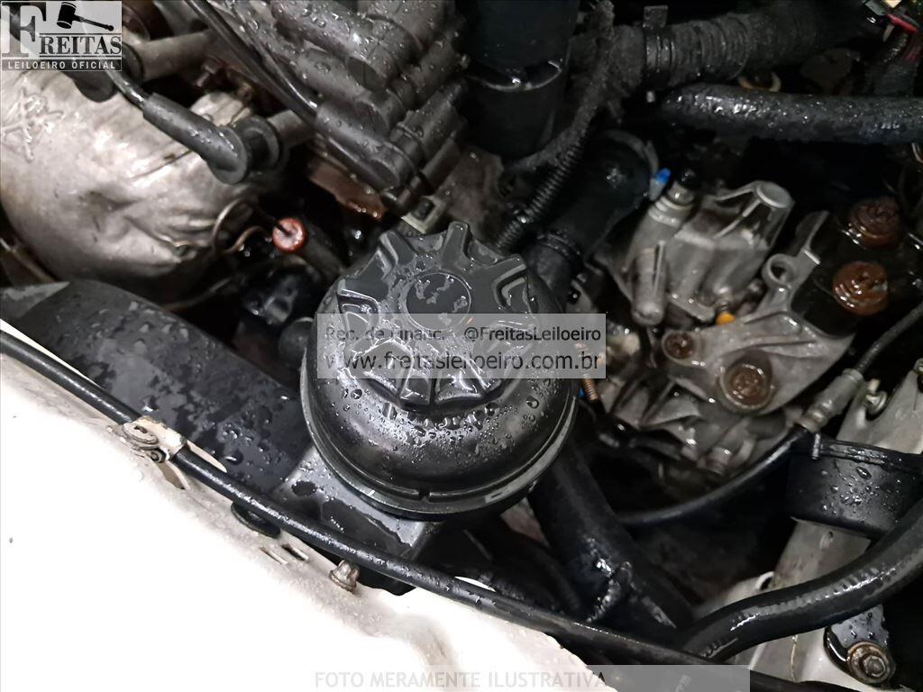 Foto 14 de 27: GM/CORSA SEDAN PREMIUM, 10/11, PLACA: C__-___4, GASOL/ALC, BRANCA