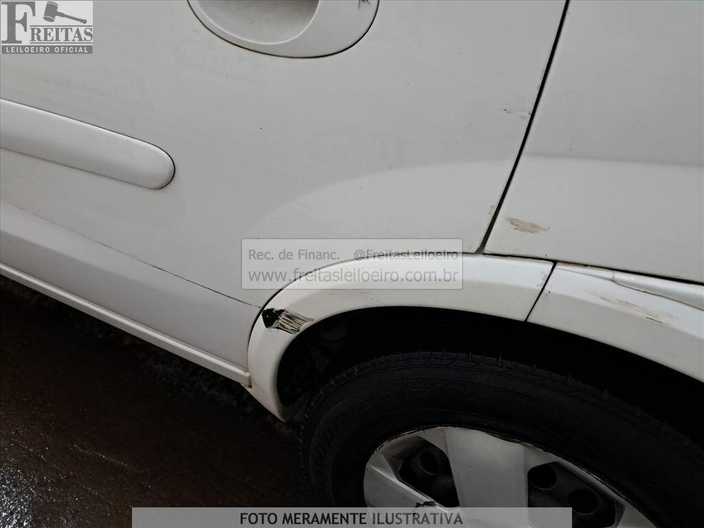 Foto 16 de 27: GM/CORSA SEDAN PREMIUM, 10/11, PLACA: C__-___4, GASOL/ALC, BRANCA
