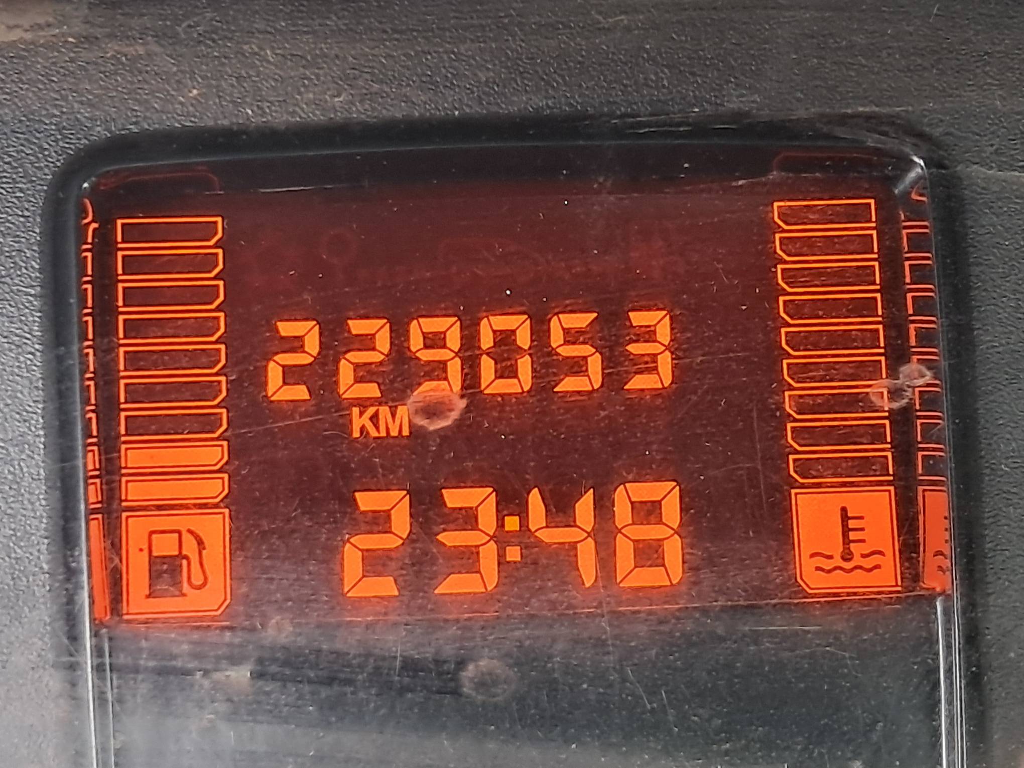 Foto 23 de 23: I/RENAULT CLIO EXP1016VH, 14/15, PLACA: F__-___6, GASOL/ALC, VERMELHA